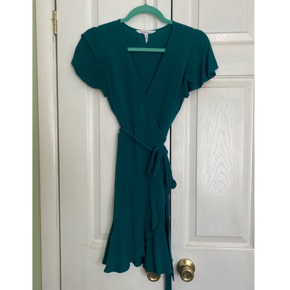 BCBGeneration Flutter Sleeve Surplice Dress XXS - Picture 6 of 7